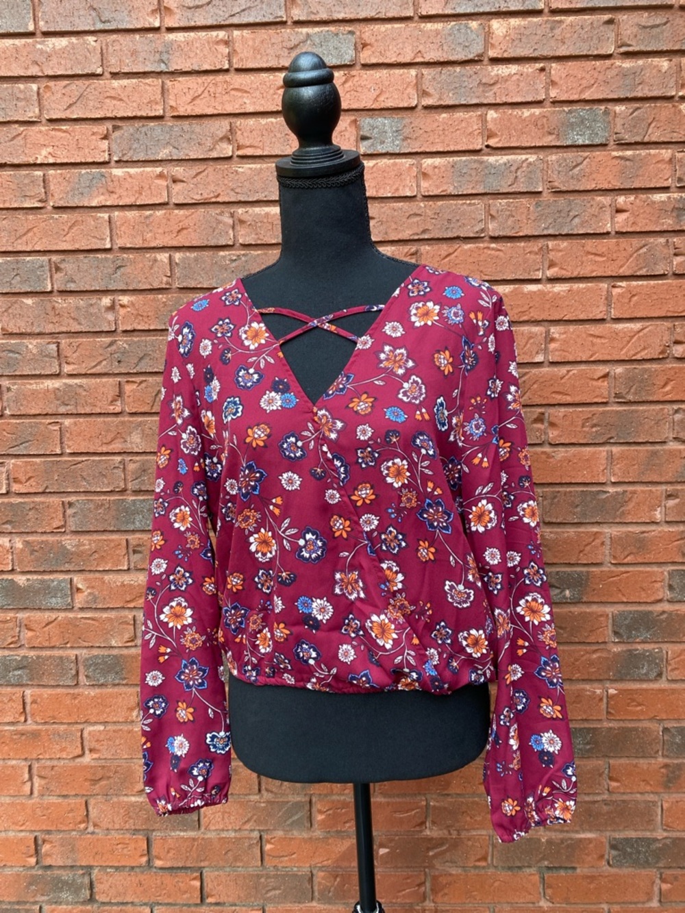 Floral Crisscross V-Neck Long-Sleeve Top - Burgundy M